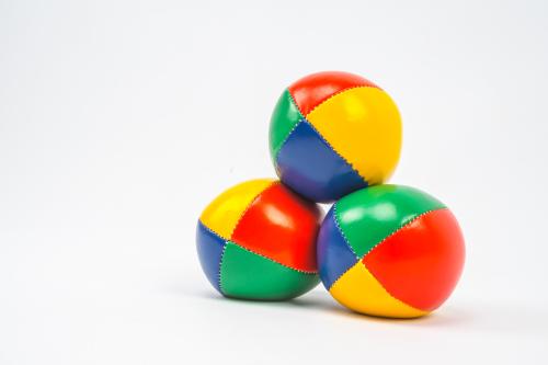 Разноцветные мячики для жонглирования