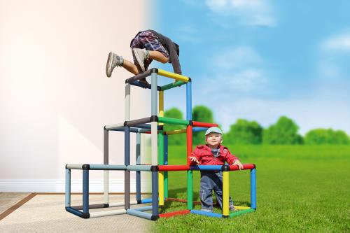 Children on a QUADRO climbing pyramid