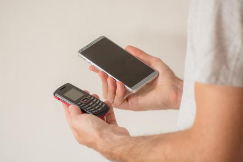 Мобильный телефон и смартфон