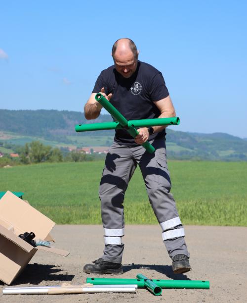 A man assembling the QUADRO tunnel